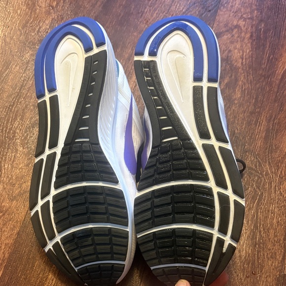 Nike White and Purple Running Shoes - Picture 6 of 8